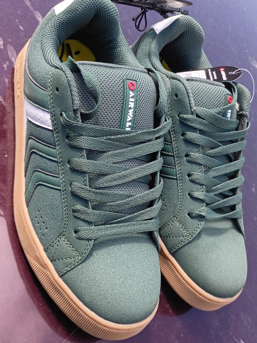 Airwalk Green Low-Top Sneakers with Gum Soles - Picture 2 of 9